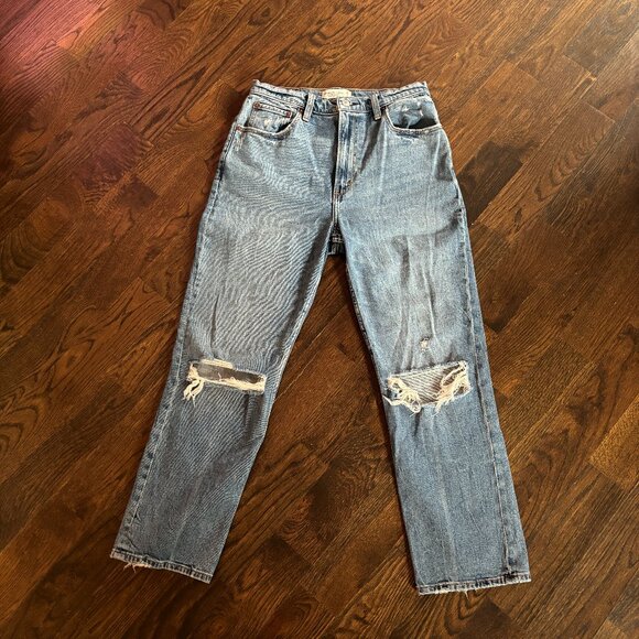 Abercrombie Ultra High Rise Ankle Straight Jeans in SOLD OUT Ripped Medium Wash - Picture 2 of 6